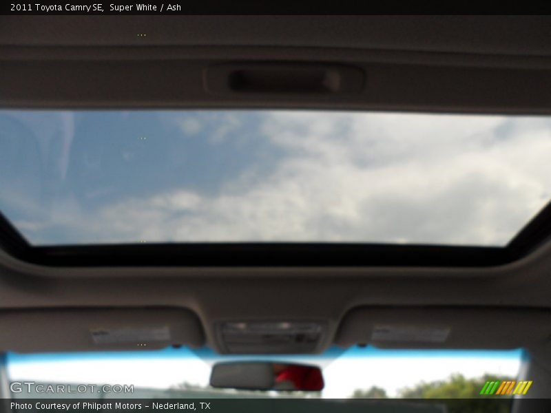 Super White / Ash 2011 Toyota Camry SE