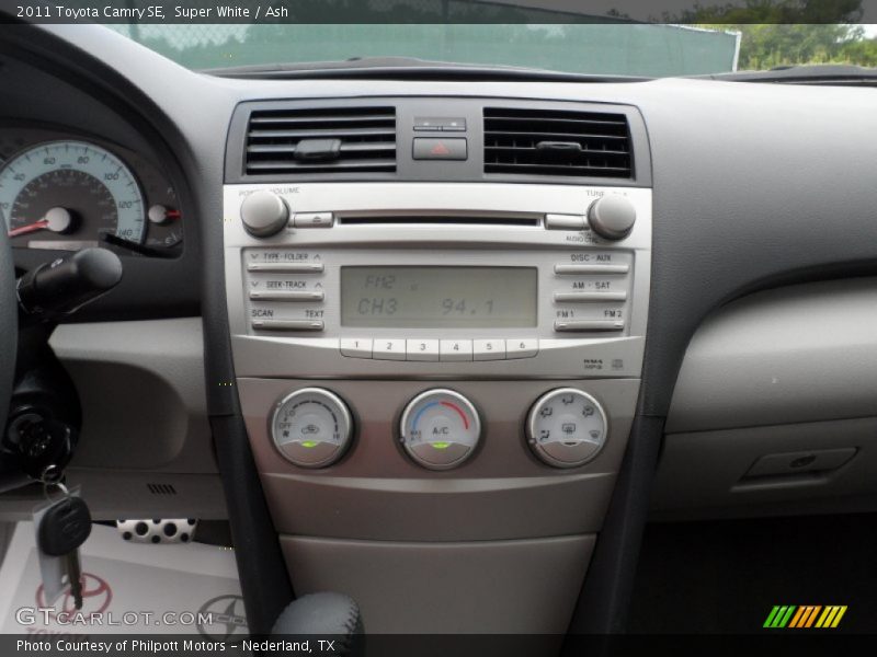 Super White / Ash 2011 Toyota Camry SE