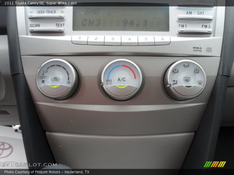 Super White / Ash 2011 Toyota Camry SE