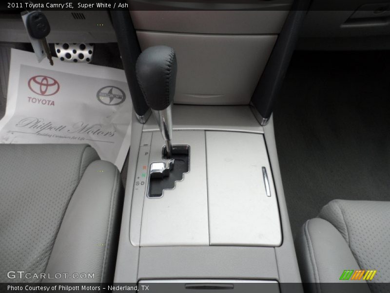 Super White / Ash 2011 Toyota Camry SE