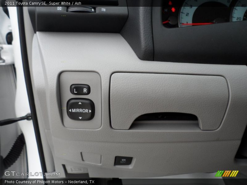 Super White / Ash 2011 Toyota Camry SE