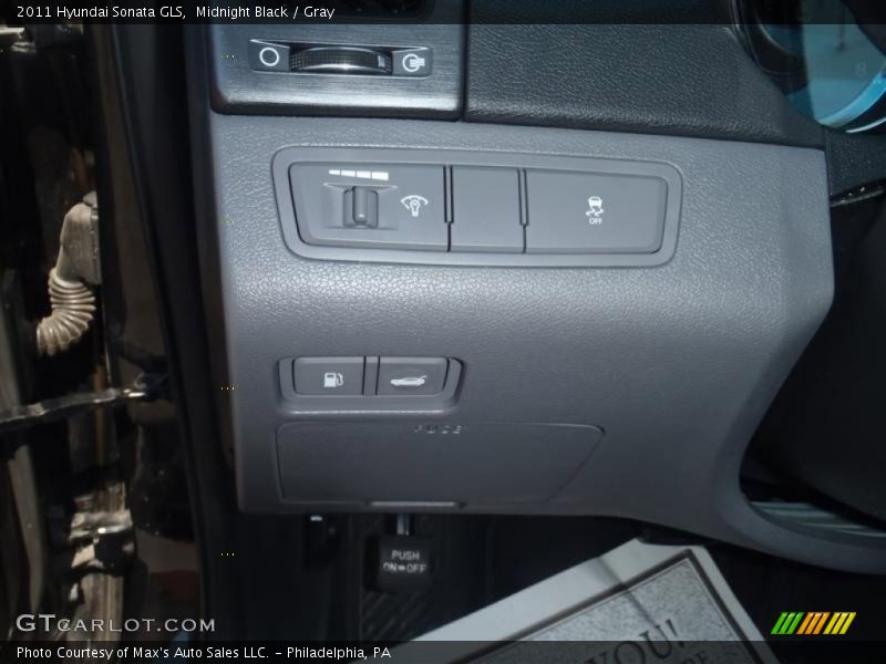 Midnight Black / Gray 2011 Hyundai Sonata GLS