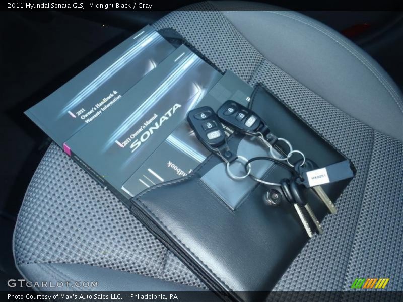 Midnight Black / Gray 2011 Hyundai Sonata GLS