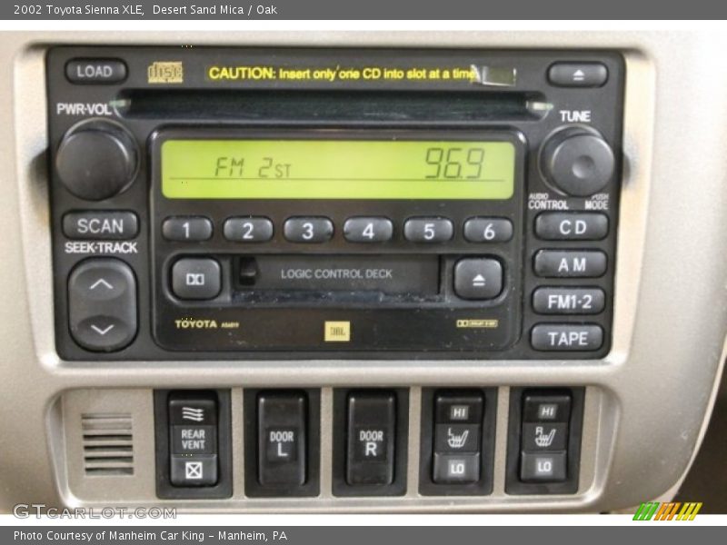 Desert Sand Mica / Oak 2002 Toyota Sienna XLE