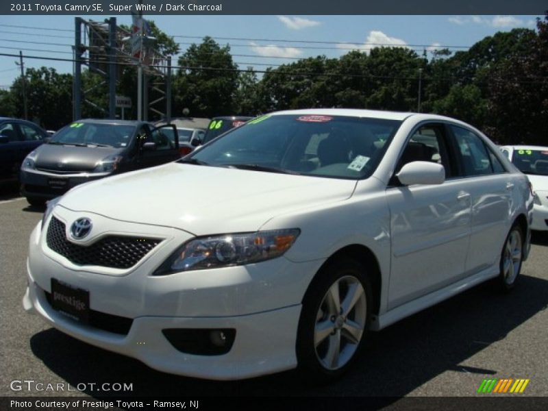 Super White / Dark Charcoal 2011 Toyota Camry SE
