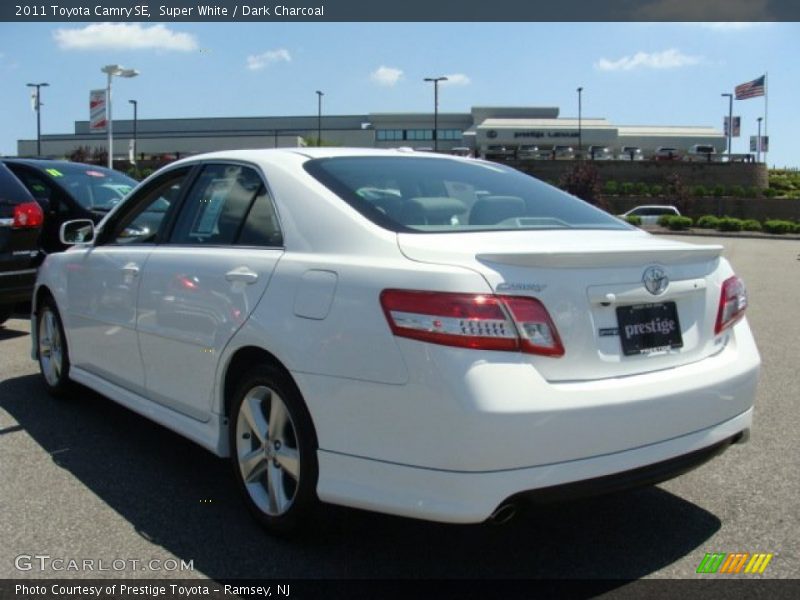 Super White / Dark Charcoal 2011 Toyota Camry SE