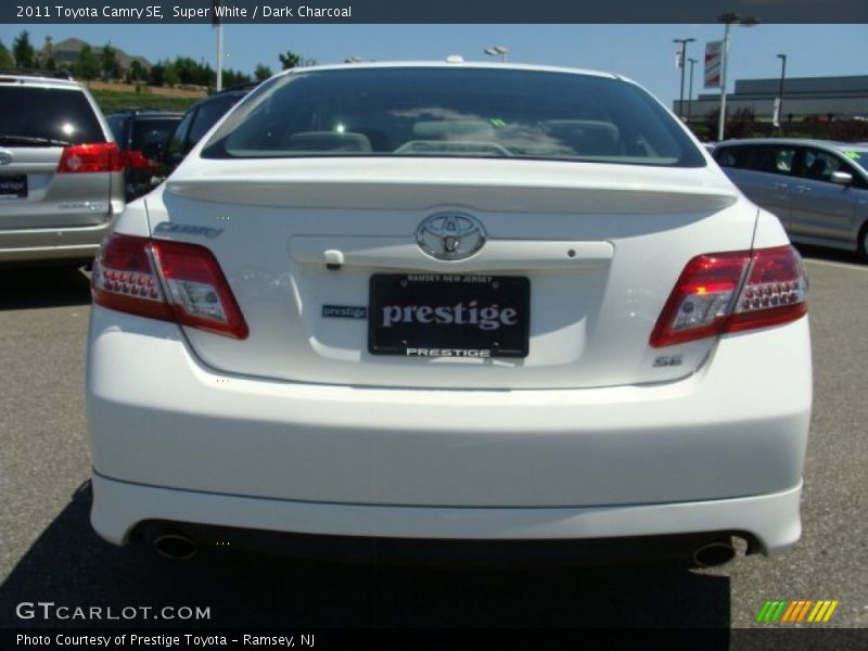 Super White / Dark Charcoal 2011 Toyota Camry SE