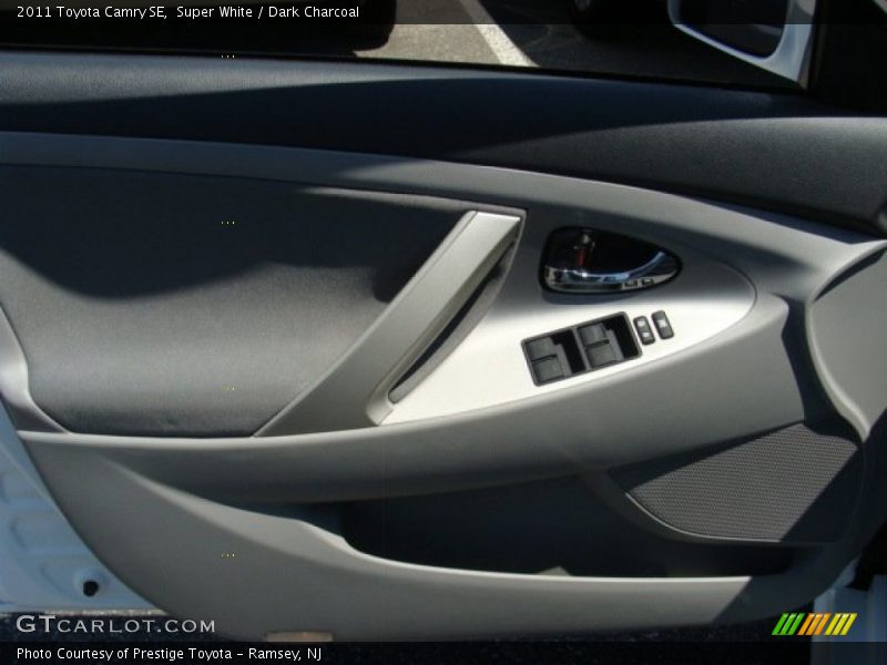 Super White / Dark Charcoal 2011 Toyota Camry SE