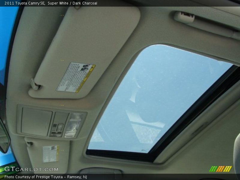 Super White / Dark Charcoal 2011 Toyota Camry SE