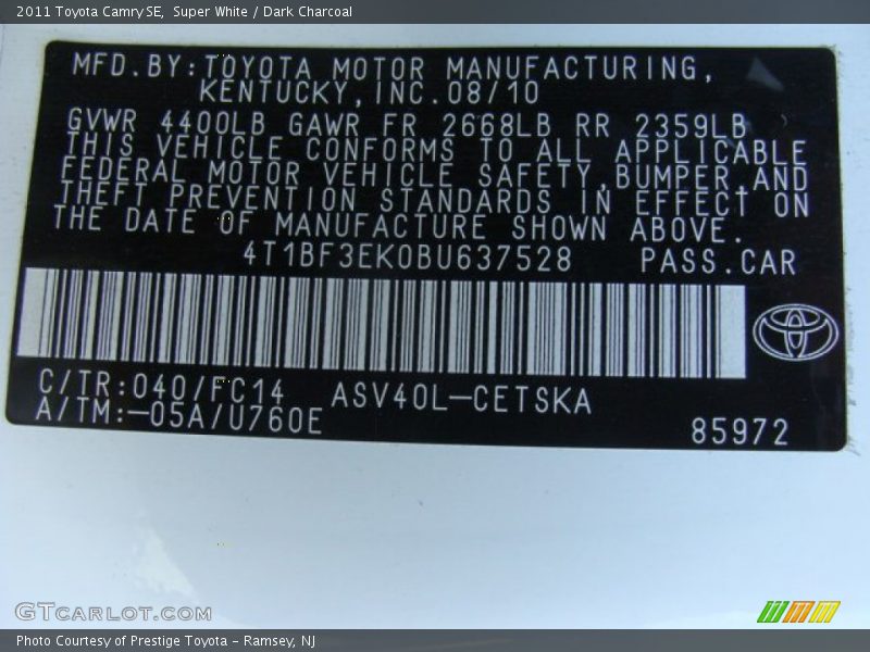Super White / Dark Charcoal 2011 Toyota Camry SE