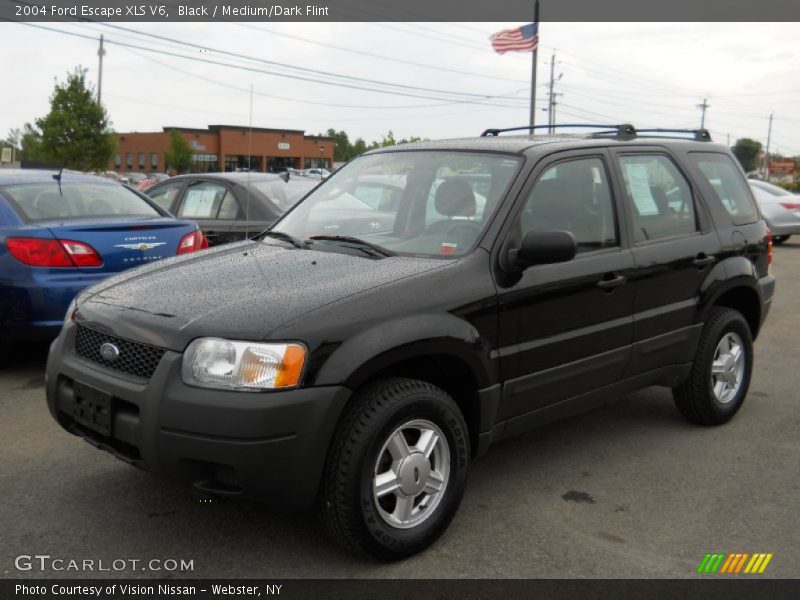 Front 3/4 View of 2004 Escape XLS V6