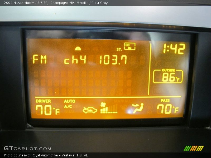Champagne Mist Metallic / Frost Gray 2004 Nissan Maxima 3.5 SE