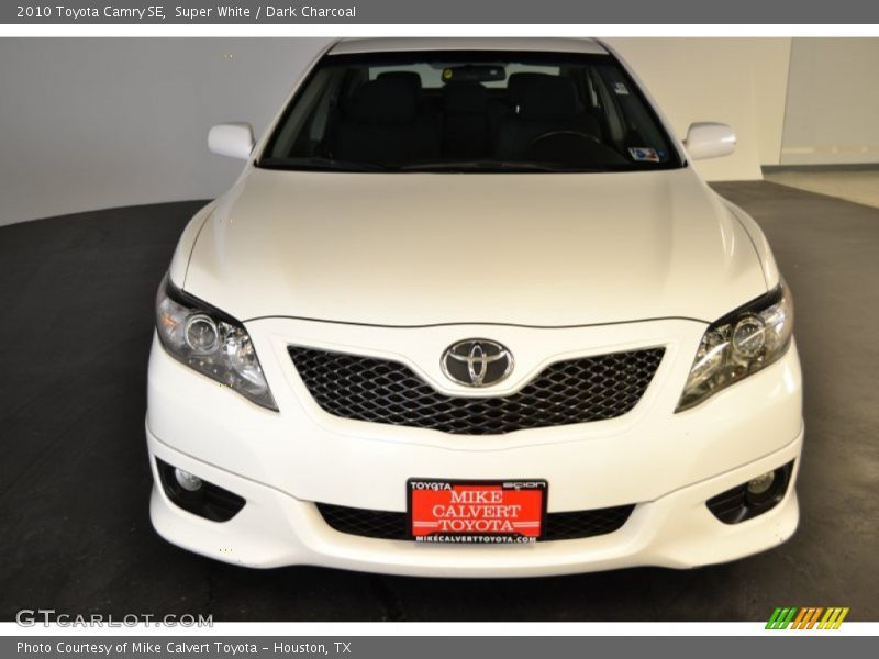Super White / Dark Charcoal 2010 Toyota Camry SE