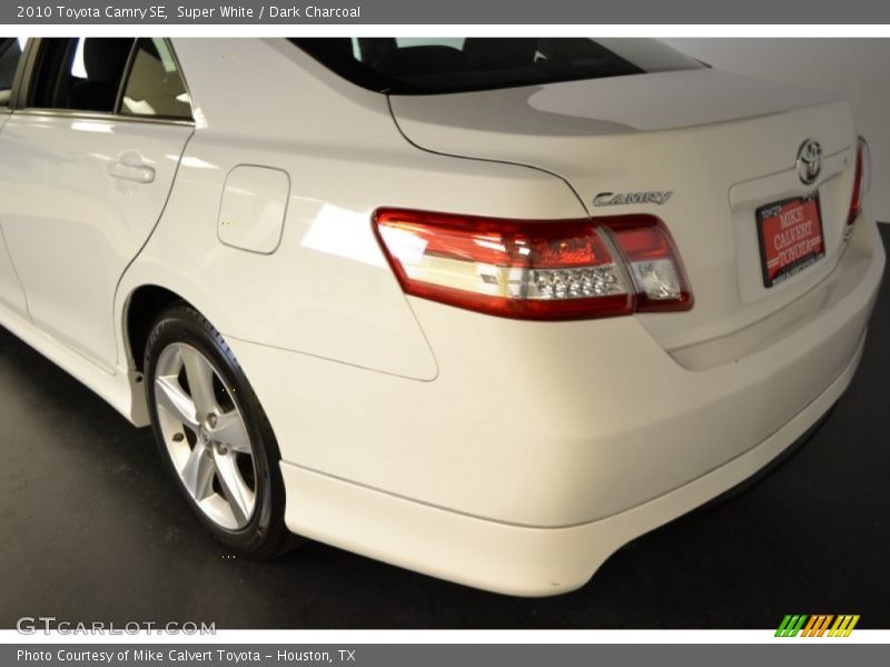 Super White / Dark Charcoal 2010 Toyota Camry SE