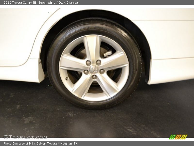 Super White / Dark Charcoal 2010 Toyota Camry SE