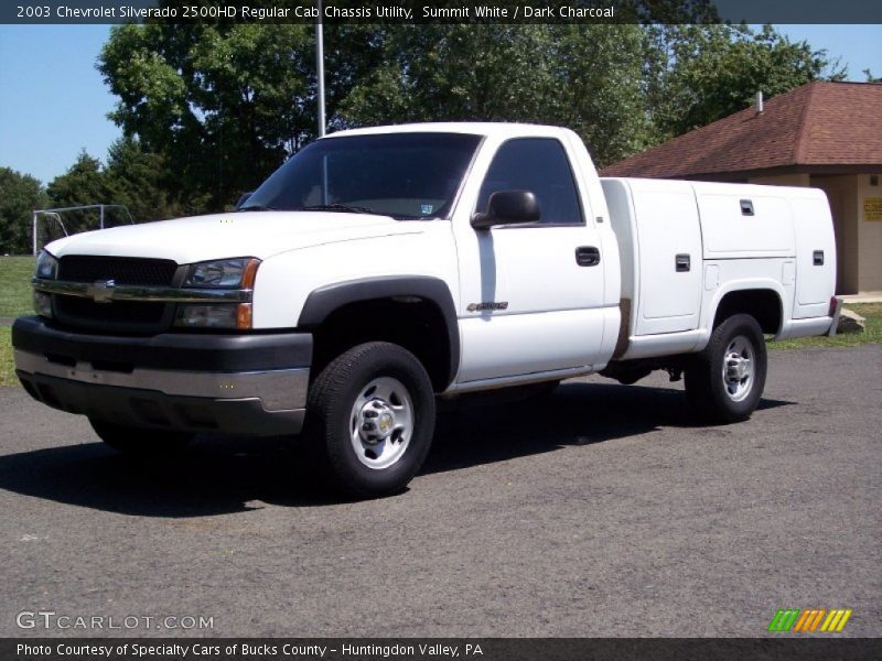 Front 3/4 View of 2003 Silverado 2500HD Regular Cab Chassis Utility