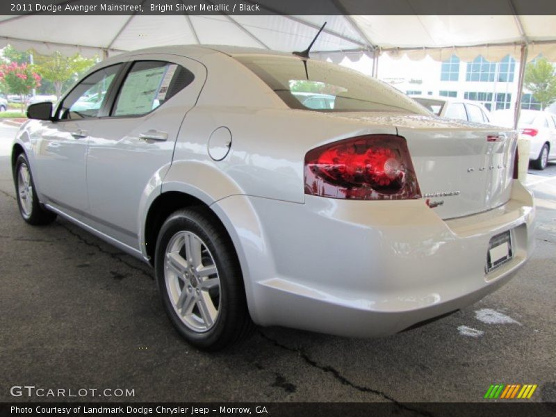 Bright Silver Metallic / Black 2011 Dodge Avenger Mainstreet