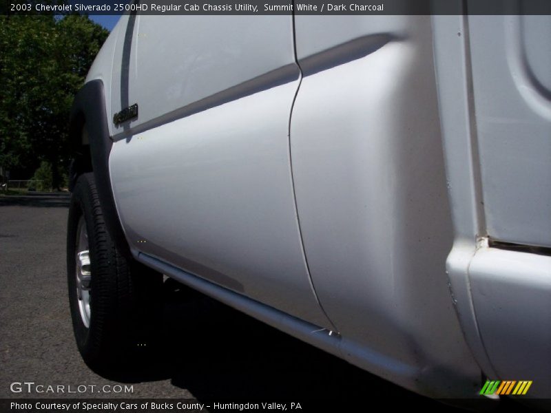Summit White / Dark Charcoal 2003 Chevrolet Silverado 2500HD Regular Cab Chassis Utility