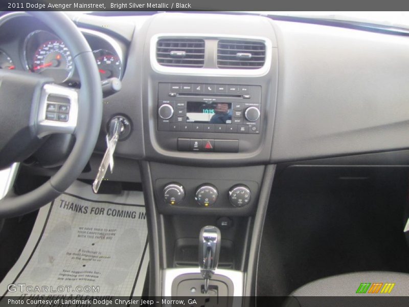 Bright Silver Metallic / Black 2011 Dodge Avenger Mainstreet