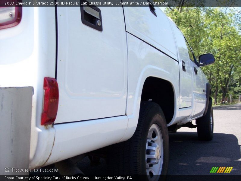 Summit White / Dark Charcoal 2003 Chevrolet Silverado 2500HD Regular Cab Chassis Utility