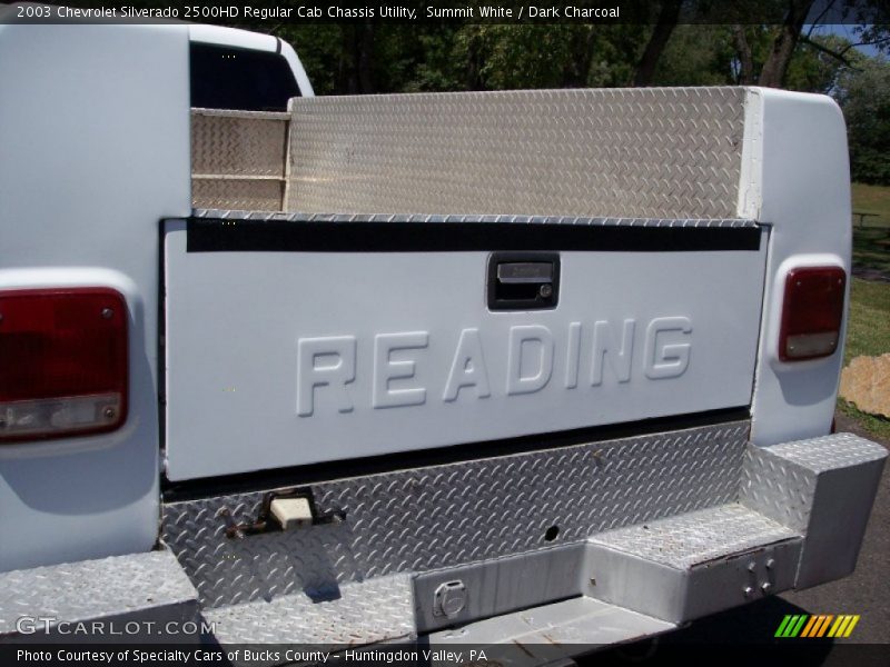 Summit White / Dark Charcoal 2003 Chevrolet Silverado 2500HD Regular Cab Chassis Utility