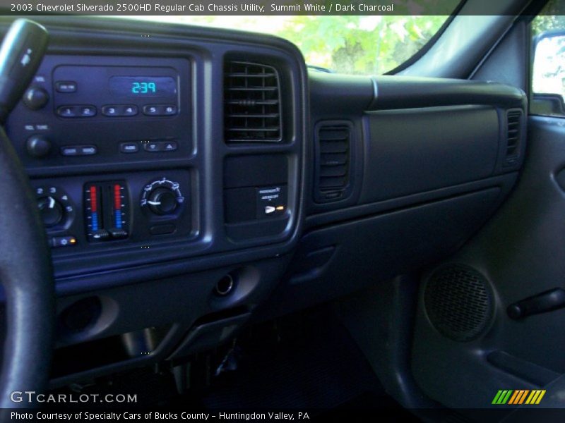 Summit White / Dark Charcoal 2003 Chevrolet Silverado 2500HD Regular Cab Chassis Utility
