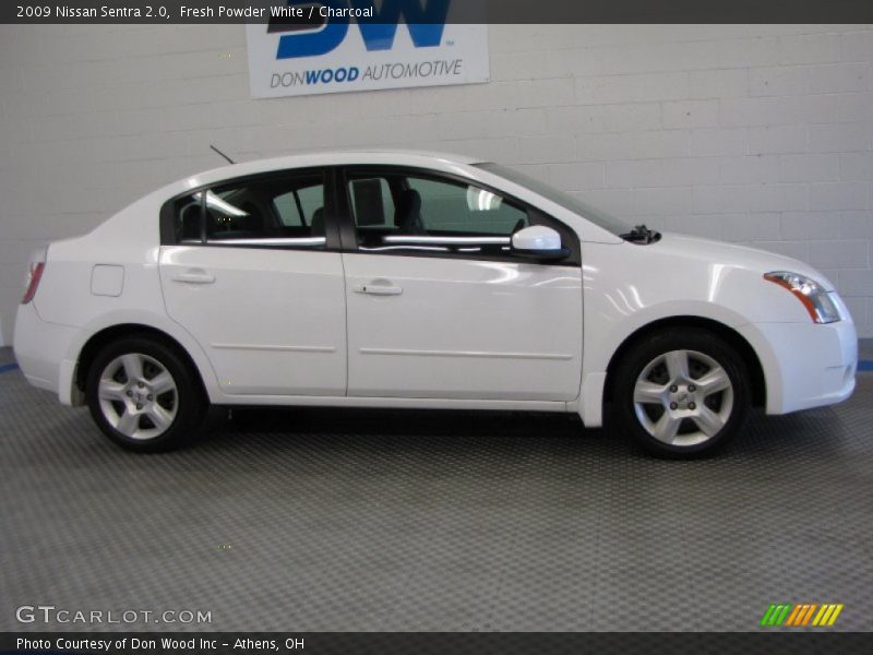 Fresh Powder White / Charcoal 2009 Nissan Sentra 2.0