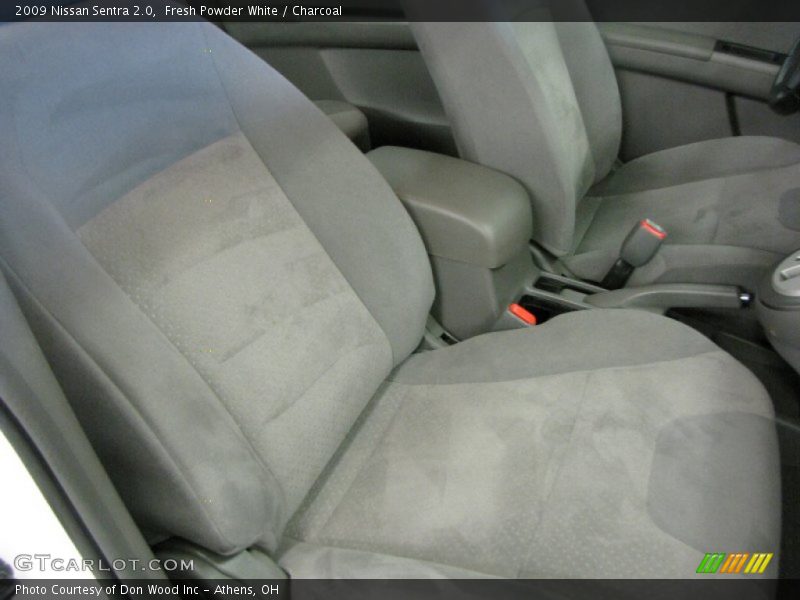 Fresh Powder White / Charcoal 2009 Nissan Sentra 2.0