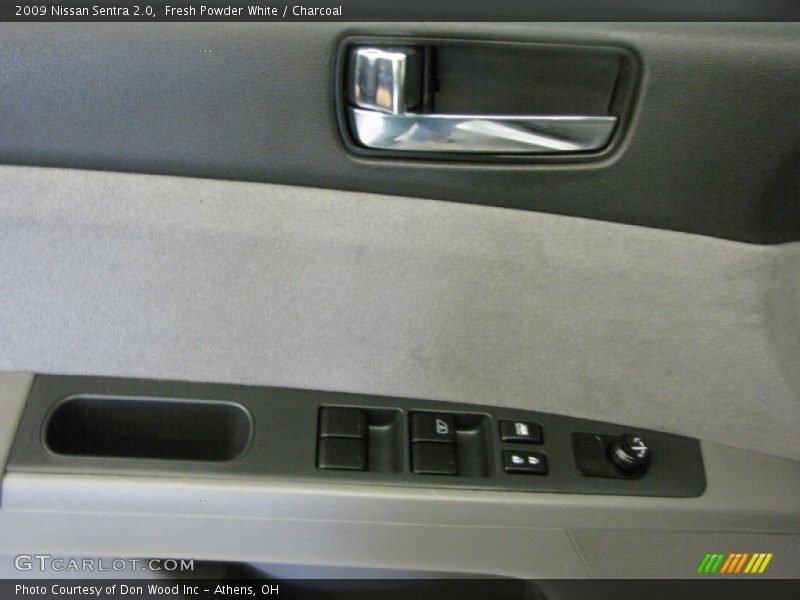 Fresh Powder White / Charcoal 2009 Nissan Sentra 2.0