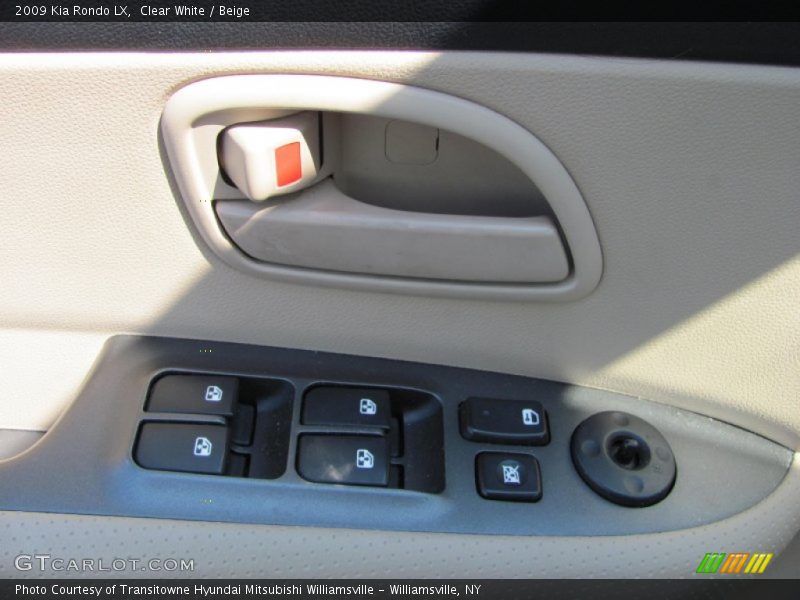 Clear White / Beige 2009 Kia Rondo LX