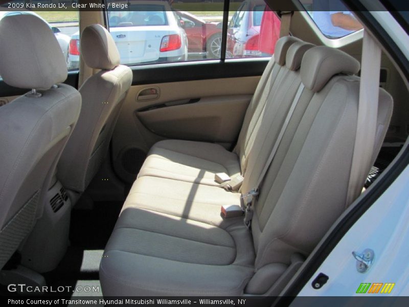 Clear White / Beige 2009 Kia Rondo LX