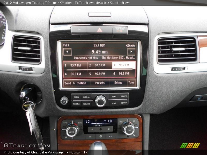 Controls of 2012 Touareg TDI Lux 4XMotion