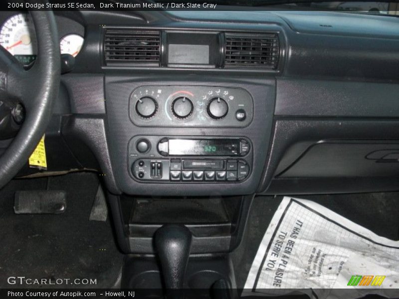 Dark Titanium Metallic / Dark Slate Gray 2004 Dodge Stratus SE Sedan