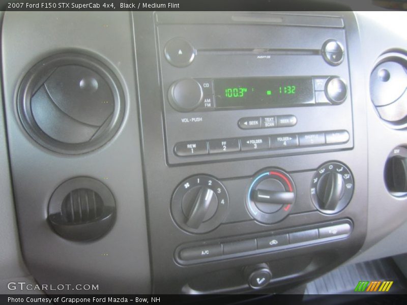 Black / Medium Flint 2007 Ford F150 STX SuperCab 4x4