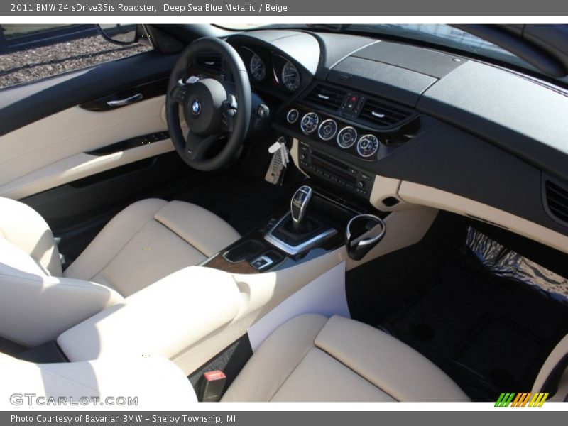 Dashboard of 2011 Z4 sDrive35is Roadster
