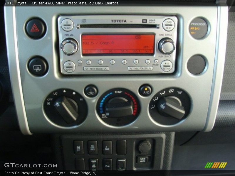 Silver Fresco Metallic / Dark Charcoal 2011 Toyota FJ Cruiser 4WD