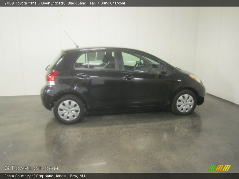 Black Sand Pearl / Dark Charcoal 2009 Toyota Yaris 5 Door Liftback