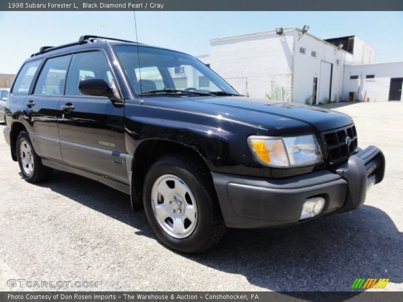 Front 3/4 View of 1998 Forester L