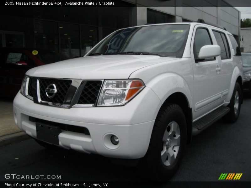 Avalanche White / Graphite 2005 Nissan Pathfinder SE 4x4