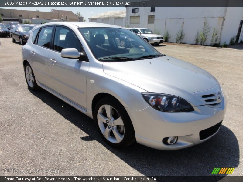 Front 3/4 View of 2005 MAZDA3 s Hatchback
