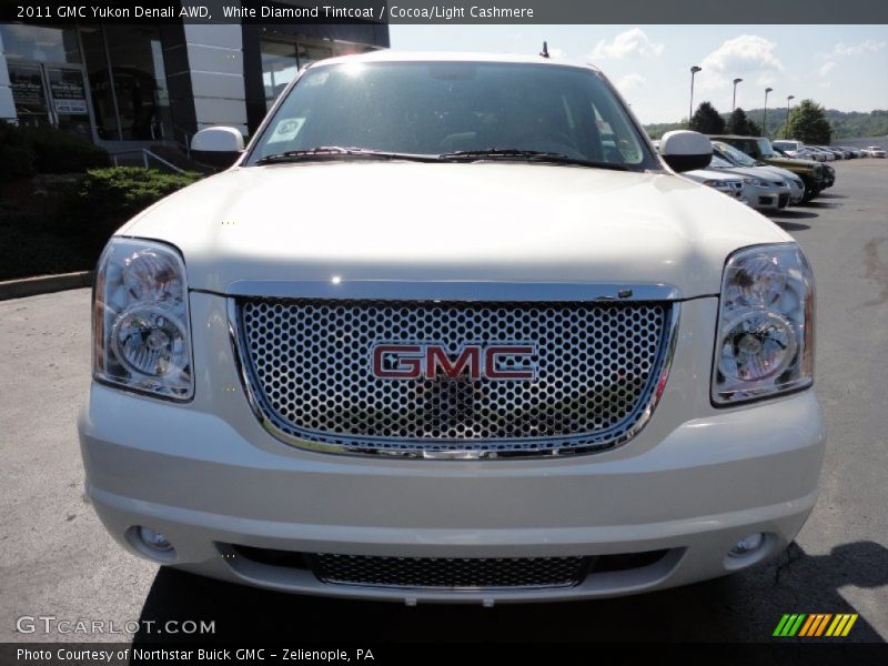 White Diamond Tintcoat / Cocoa/Light Cashmere 2011 GMC Yukon Denali AWD