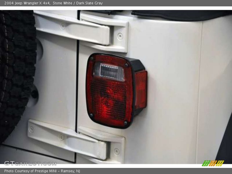 Stone White / Dark Slate Gray 2004 Jeep Wrangler X 4x4