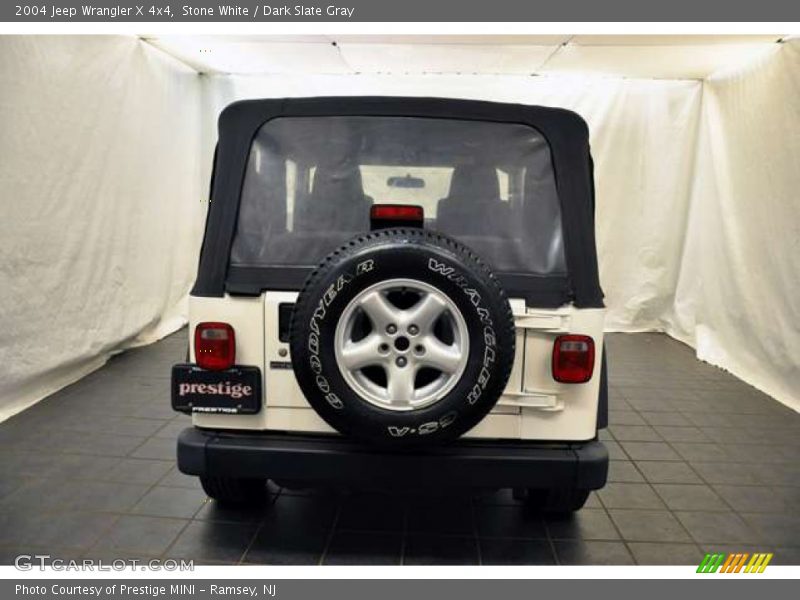 Stone White / Dark Slate Gray 2004 Jeep Wrangler X 4x4