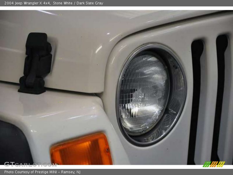 Stone White / Dark Slate Gray 2004 Jeep Wrangler X 4x4