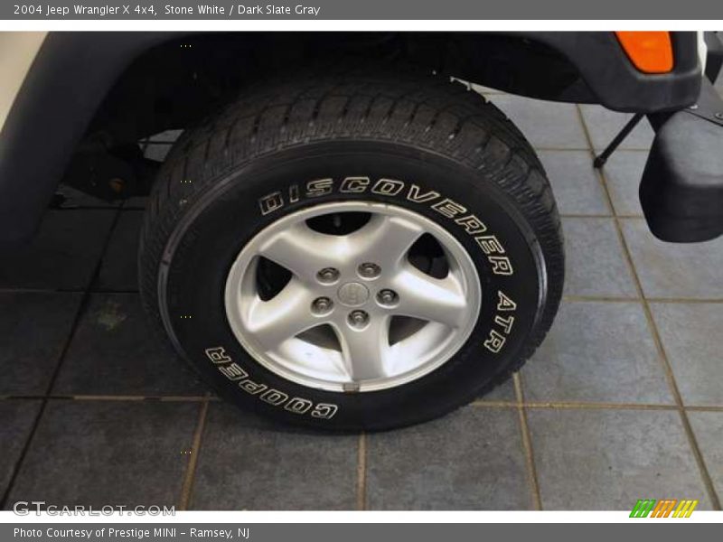 Stone White / Dark Slate Gray 2004 Jeep Wrangler X 4x4