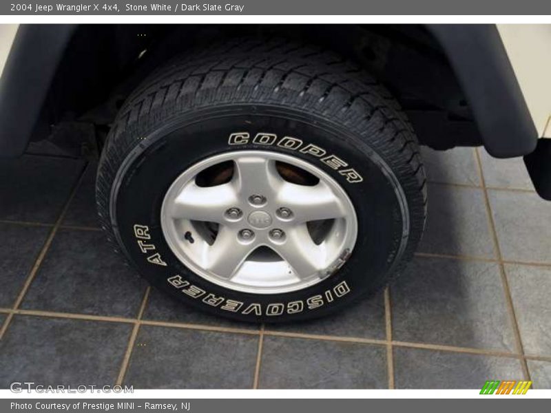 Stone White / Dark Slate Gray 2004 Jeep Wrangler X 4x4