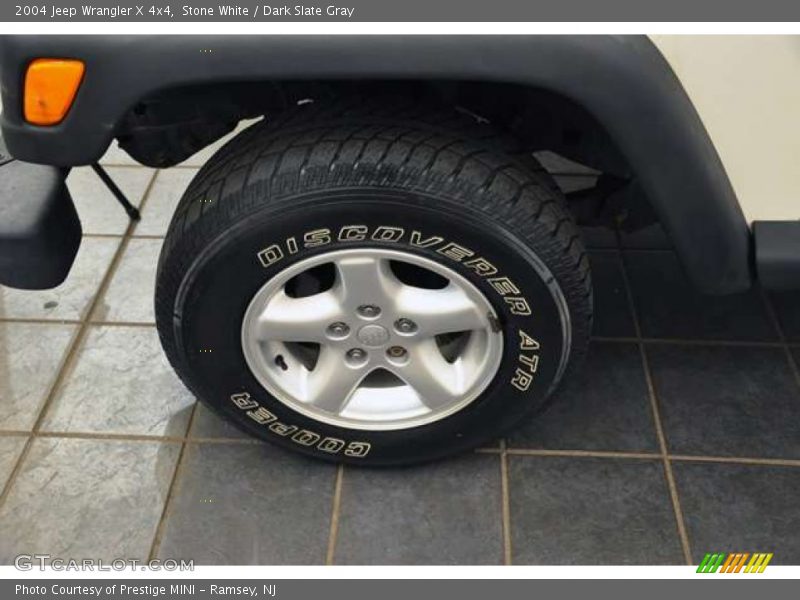 Stone White / Dark Slate Gray 2004 Jeep Wrangler X 4x4