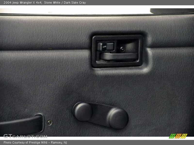 Stone White / Dark Slate Gray 2004 Jeep Wrangler X 4x4
