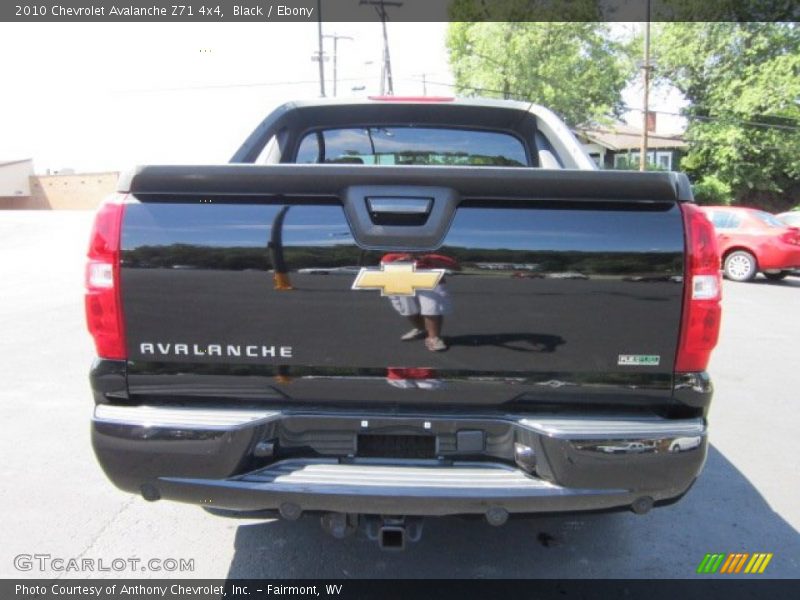 Black / Ebony 2010 Chevrolet Avalanche Z71 4x4