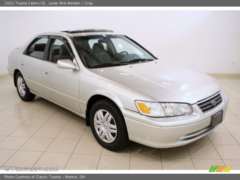 Front 3/4 View of 2001 Camry CE